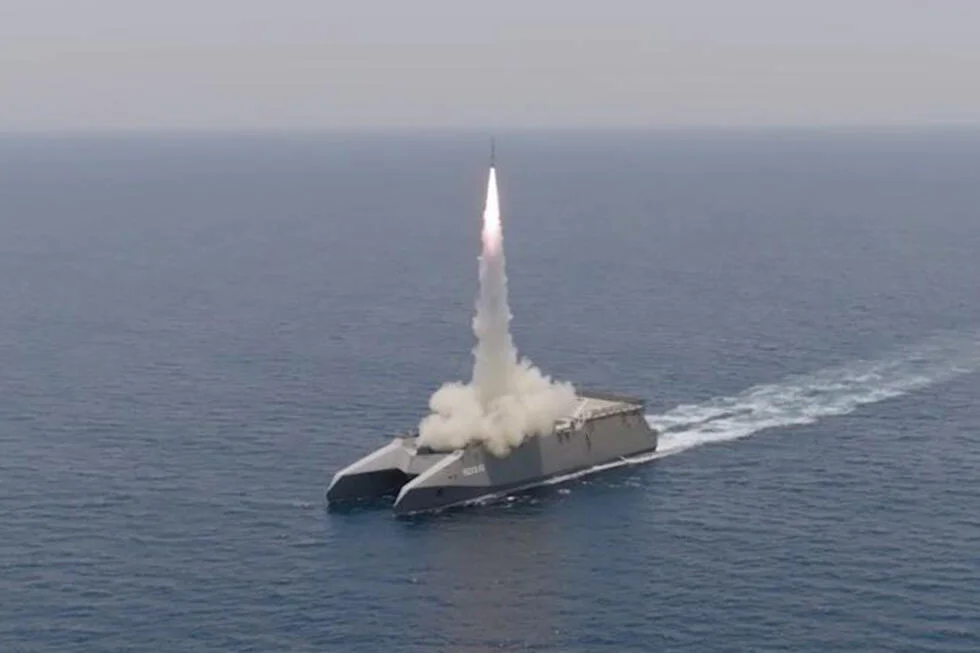 White House says Iran would be 'wise' to make deal, as US ramps up military presence - BBC - 3