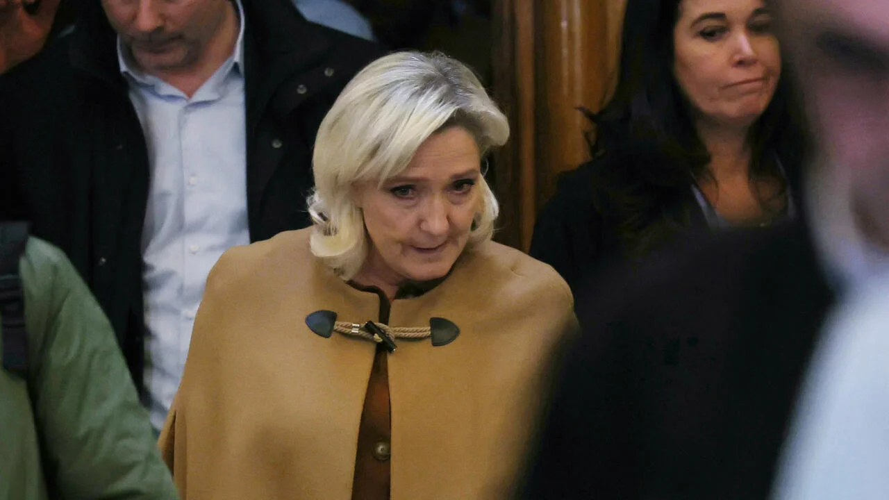 French prosecutors ask appeal court to keep ban on Marine Le Pen running for office - 4