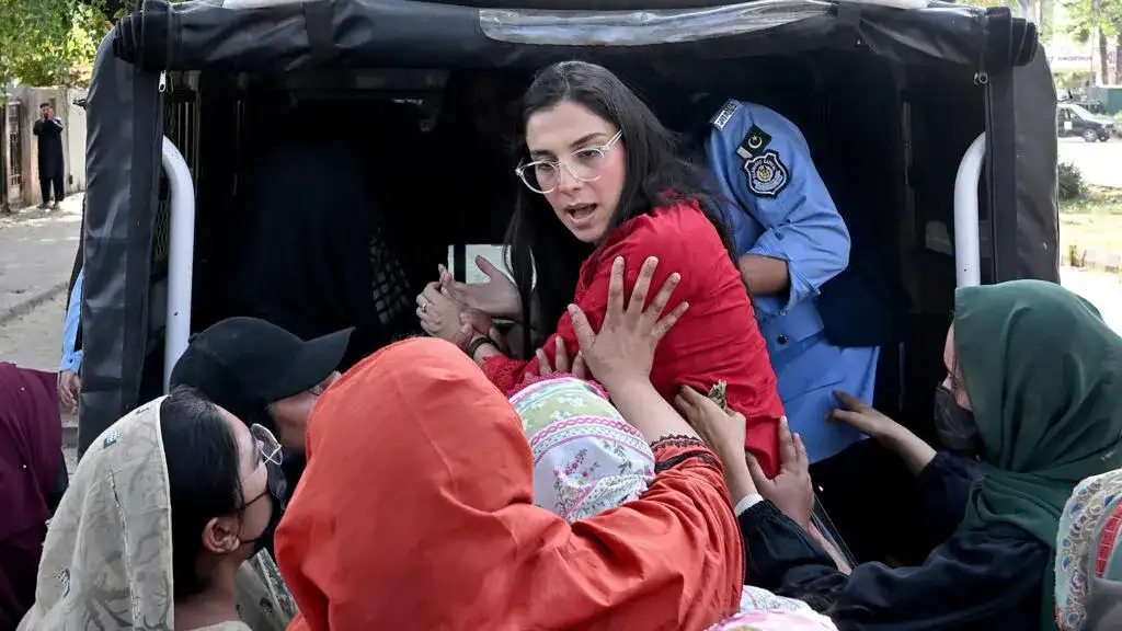 Rights groups fear use of arrest to stifle free speech in Pakistan - France 24 - 2