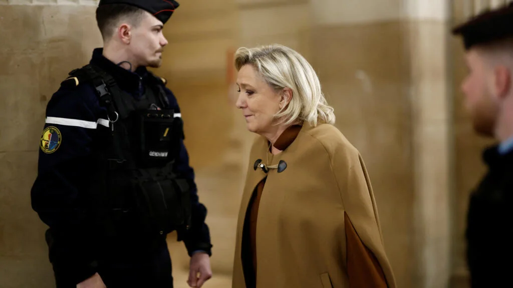 French prosecutors ask appeal court to keep ban on Marine Le Pen running for office - 1