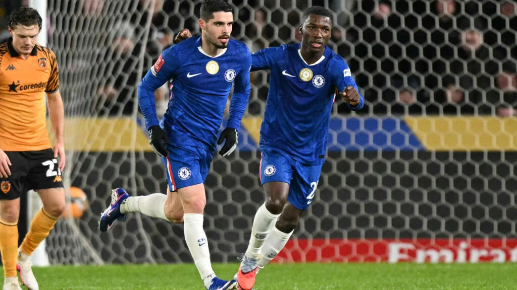 Pedro Neto scores Chelsea hat-trick as Liam Rosenior earns win on return to Hull - 3