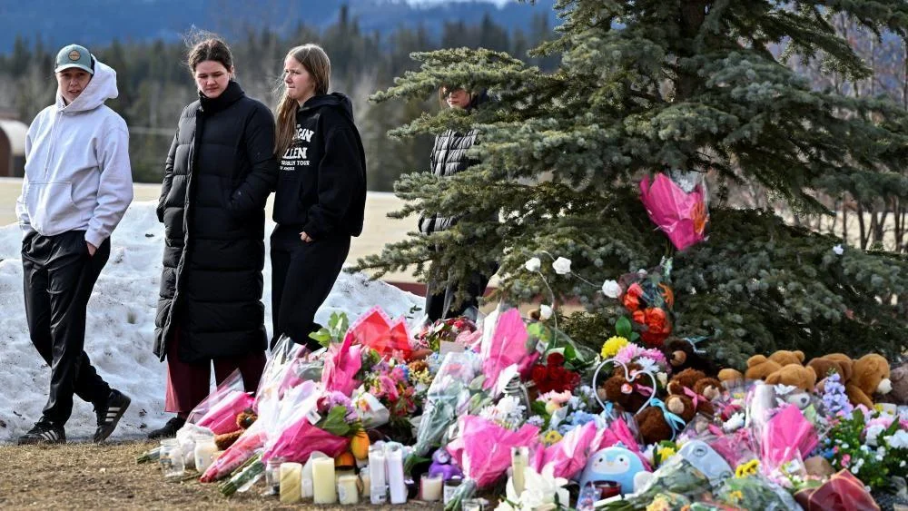 'Everyone knows somebody affected' - small Canadian town united in grief after mass shooting - 4