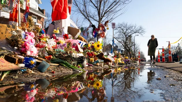 Federal officers may have lied about shooting of migrant in Minneapolis, officials say - 2