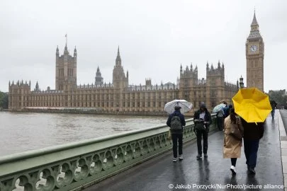 Non-working partners risk limbo with UK migration reforms, analysis finds - 4