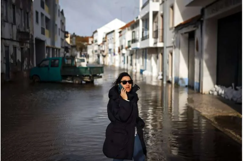 Calls to postpone presidential election as Storm Leonardo lashes Portugal and Spain - 4