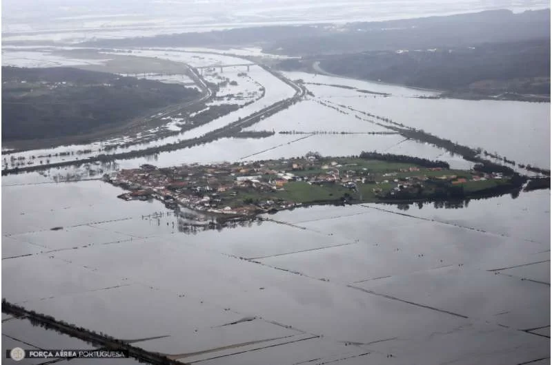 Calls to postpone presidential election as Storm Leonardo lashes Portugal and Spain - 3