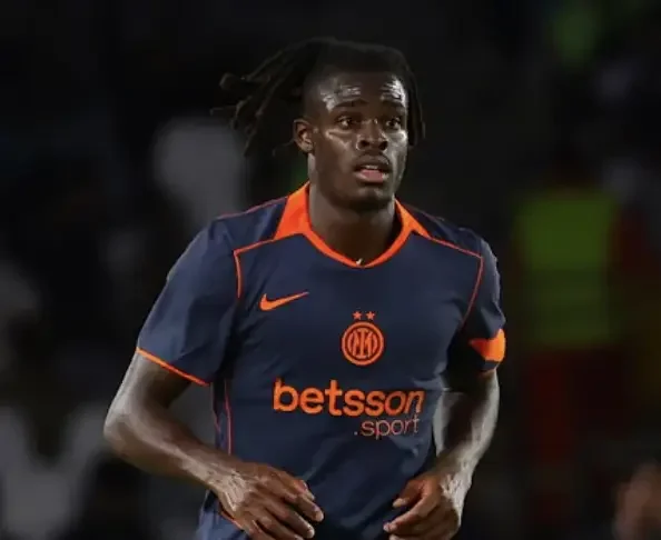 Trump ejects 'not smart' Tucker Carlson from MAGA after conservative star calls Iran strikes 'evil' - 2