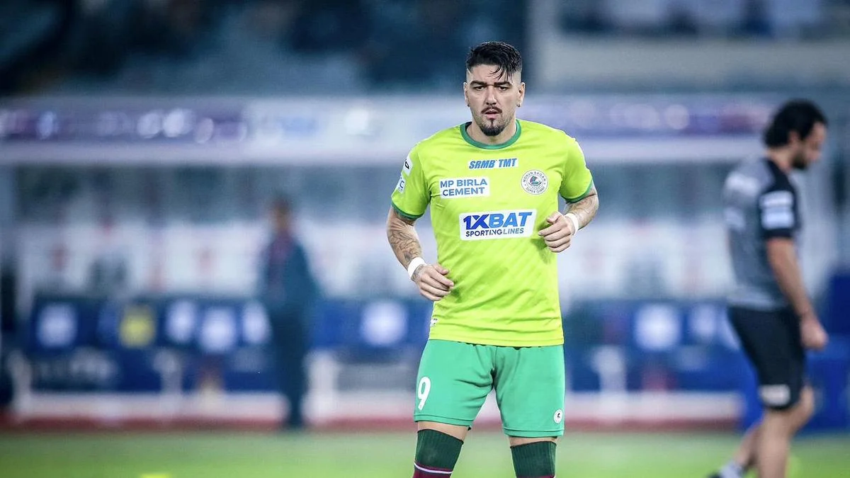 Mohun Bagan SG vs Kerala Blasters LIVE score, MBSG 1-0 KBFC, ISL 2025-26: Maclaren strike keeps Mariners ahead in second-half, match updates - Sportstar - 3