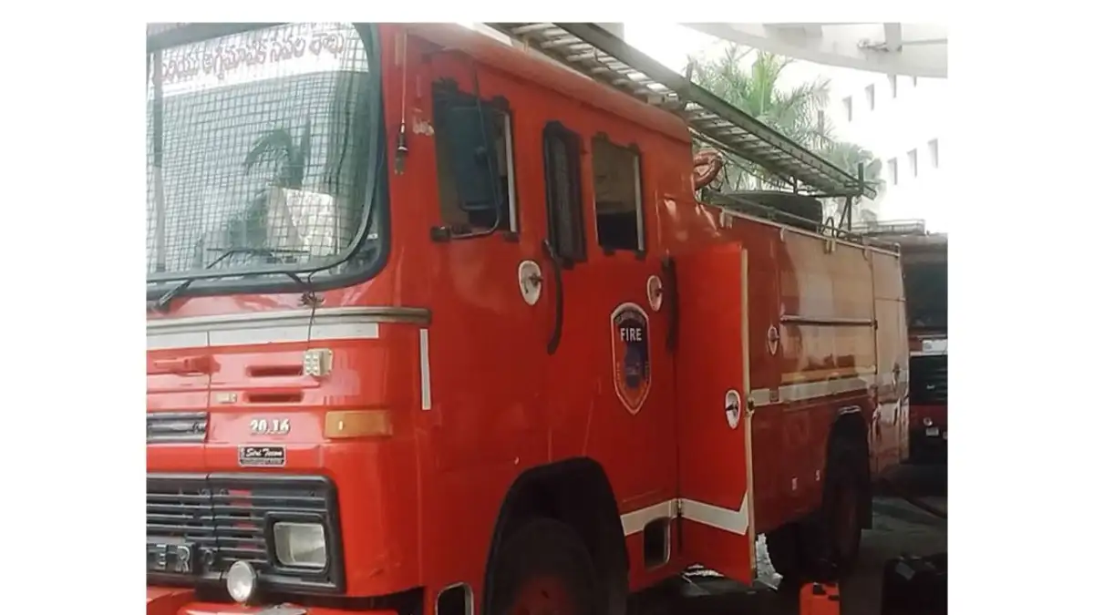 Major fire engulfs furniture showroom in Chandanagar, no casualties reported - 4