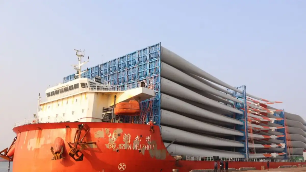 V.O.C. Port sets national record by handling 147 windmill blades from single vessel - 3