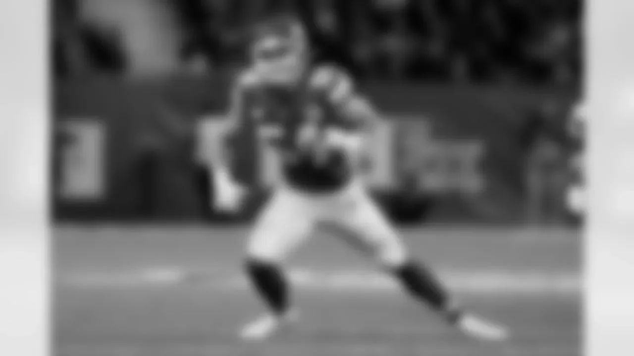 Commanders' Leo Chenal describes where he fits best - 2