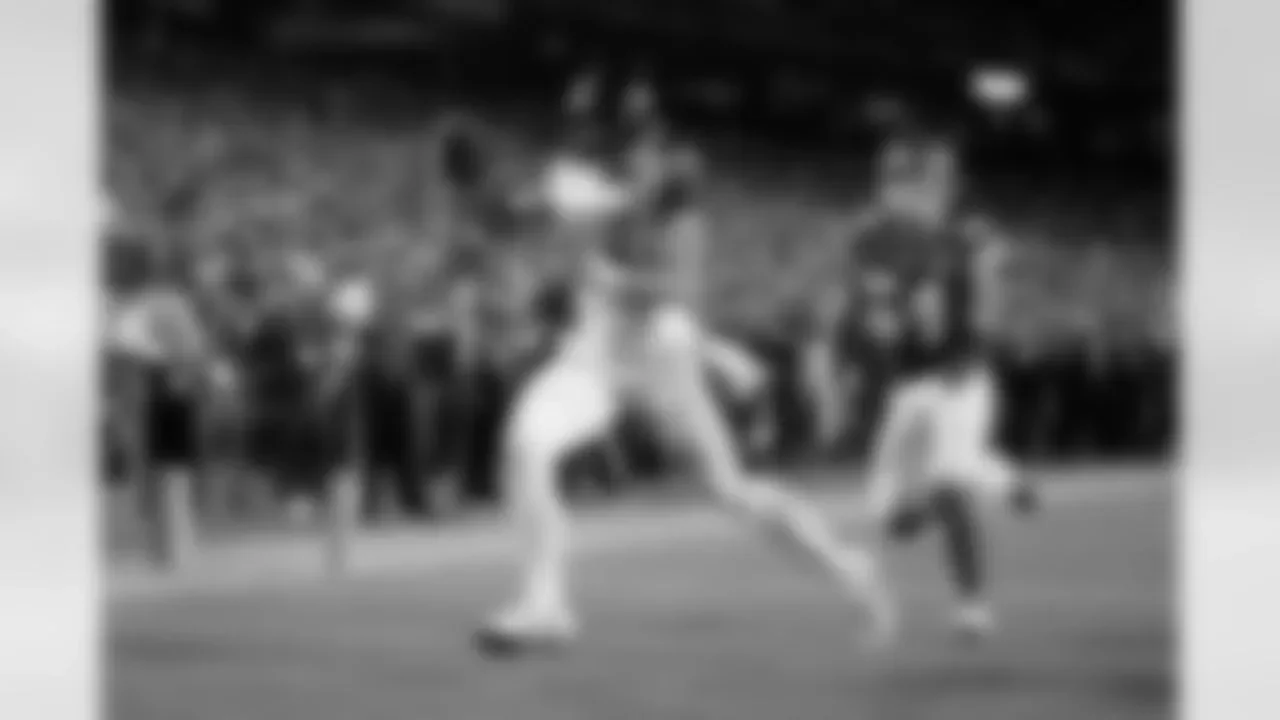 Commanders' Leo Chenal describes where he fits best - 3