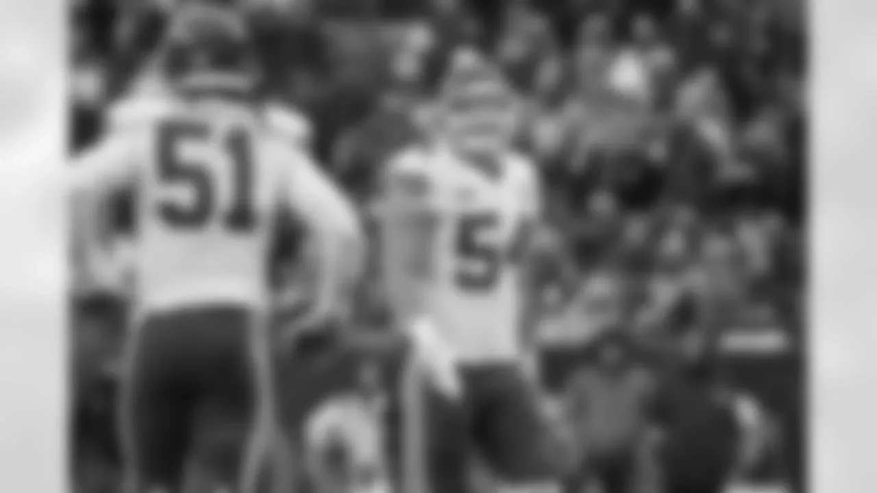 Commanders' Leo Chenal describes where he fits best - 4