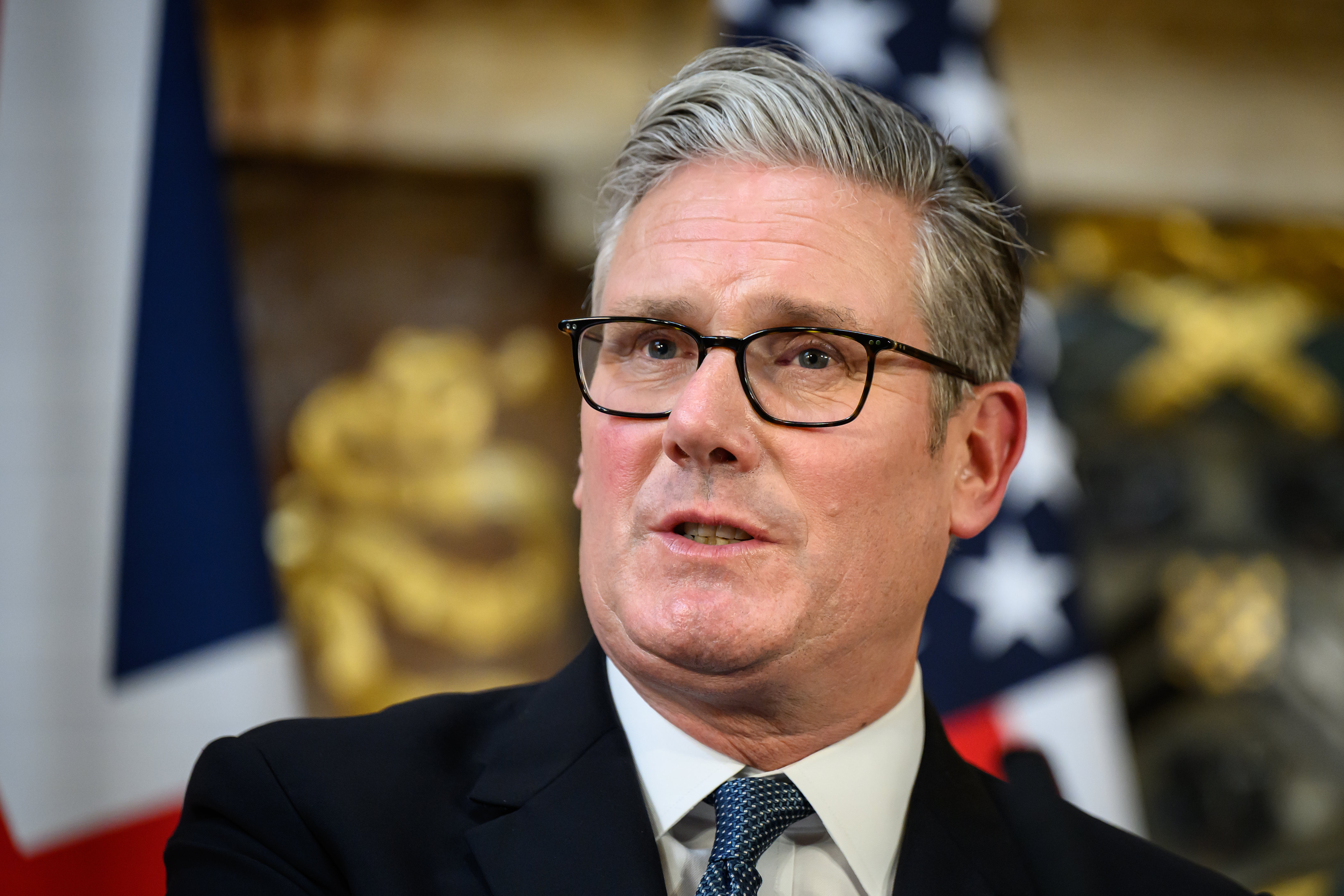 Now Starmer's comms chief QUITS as grim-faced Cabinet march into teetering PM's bunker - 1