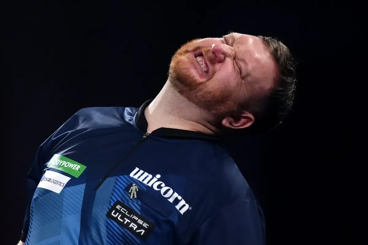 Darts star who punched table in World Championships rage - leaving him with 'no feeling in his fingers' - finds new love after split from 'Queen of the Ally Pally' - 3