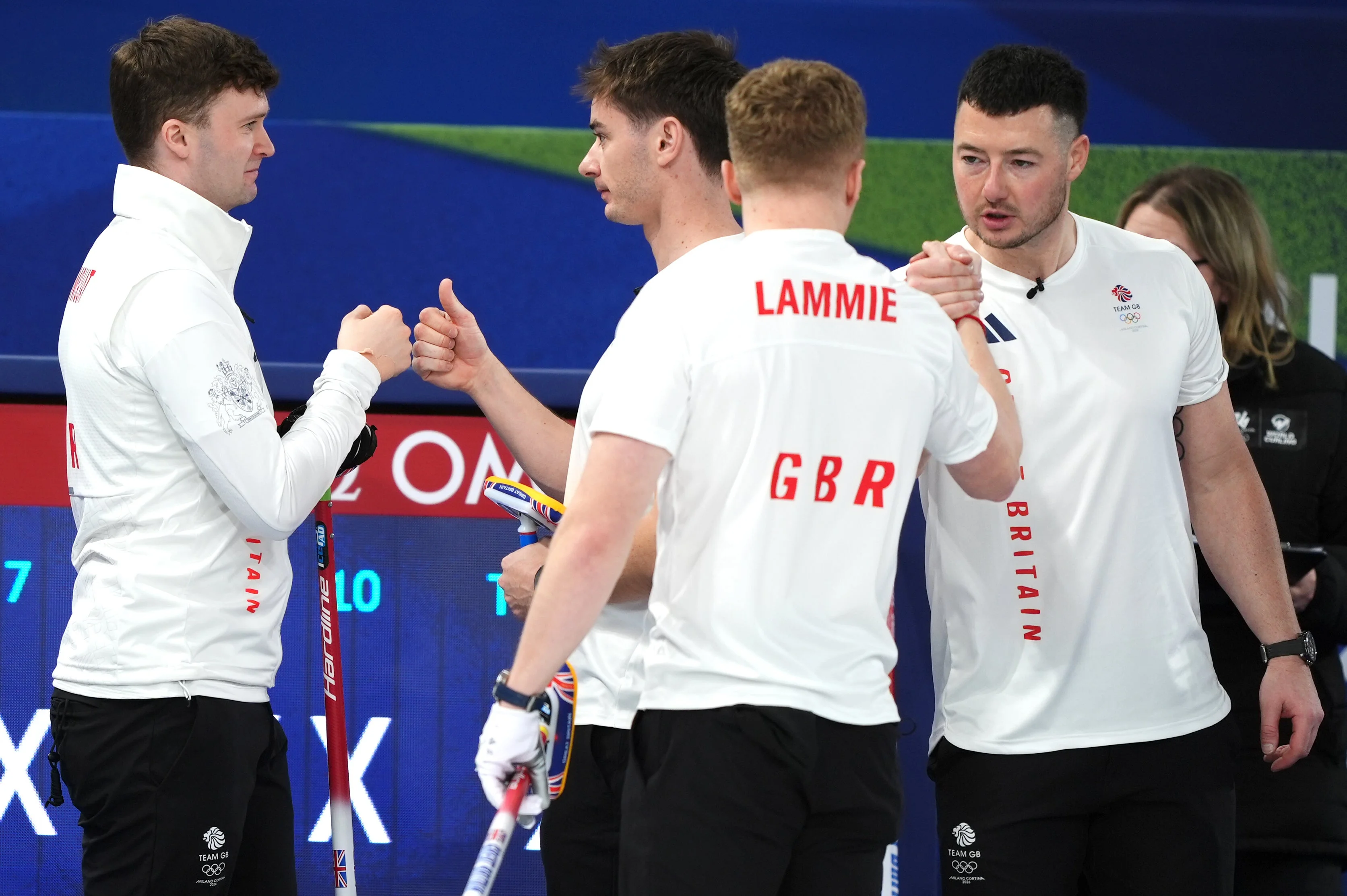 Italy defeat puts GB's men into curling semi-finals - 3
