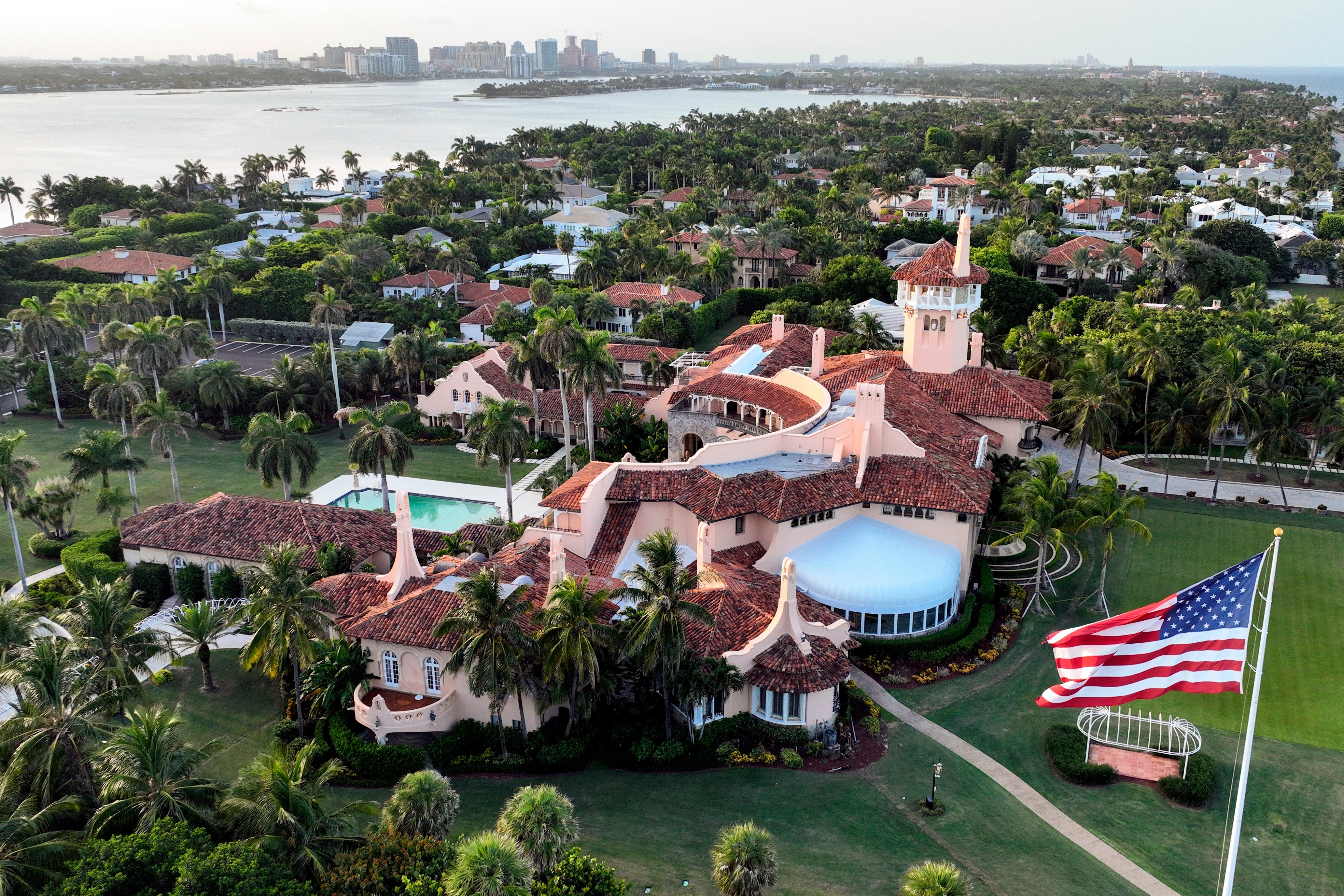 Man Is Fatally Shot at Mar-a-Lago, Secret Service Says - 4
