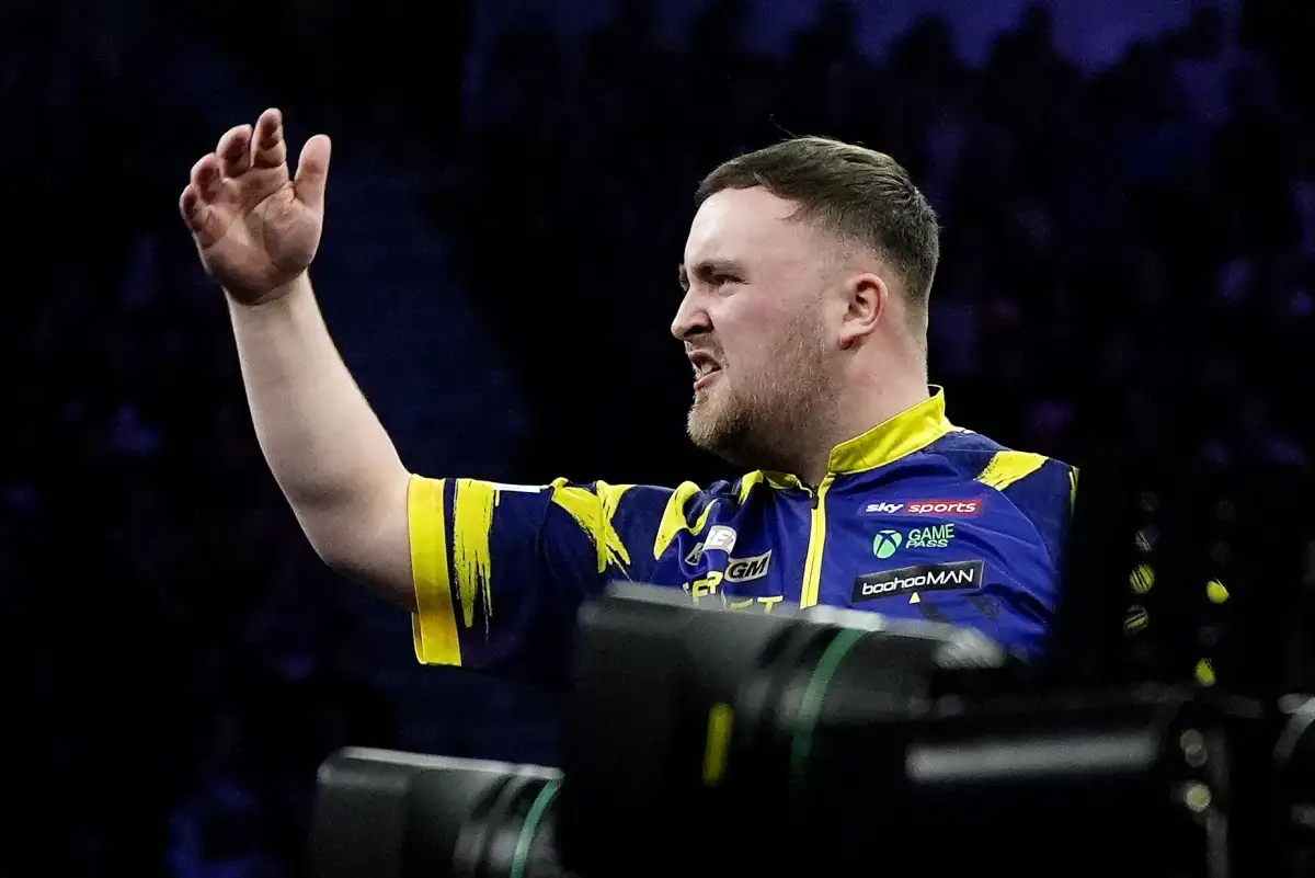 'Littler was out of order' - Van Veen seething after fiery clash in Manchester - 4