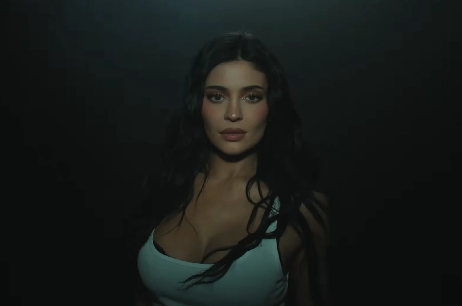 Charli XCX hails 'legendary' co-star Kylie Jenner - 1