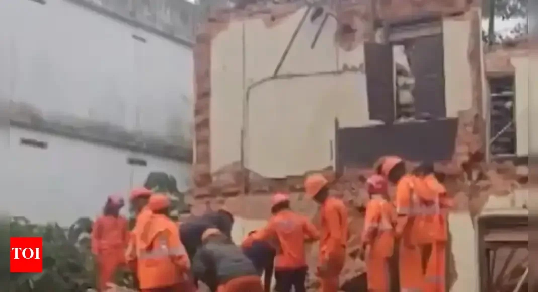 Three headload workers killed as godown slab collapses in Kerala’s Kozhikode - 2