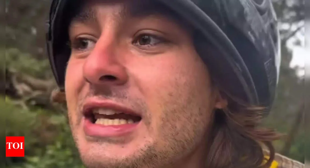 Monkey invades restaurant in India, steals man's breakfast - 4