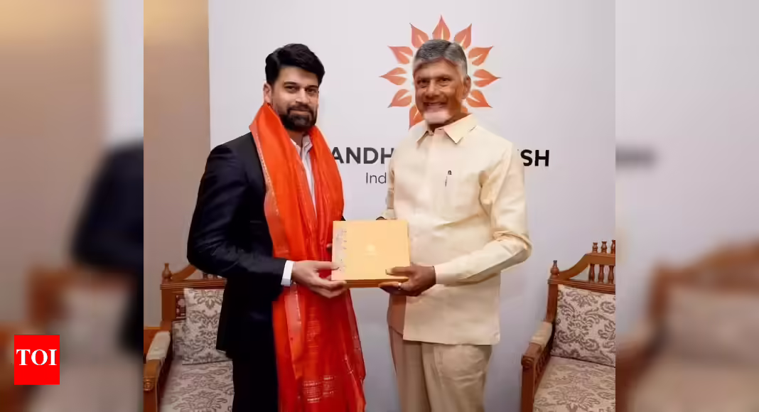 Naidu invites DLF Group Chairman to invest in Andhra Pradesh - 4