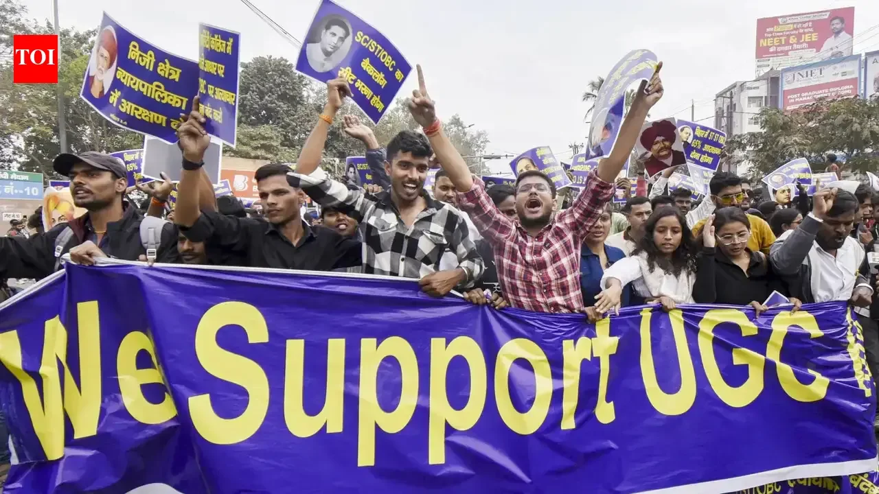 DU must roll back ban on protests, demand student groups - 4