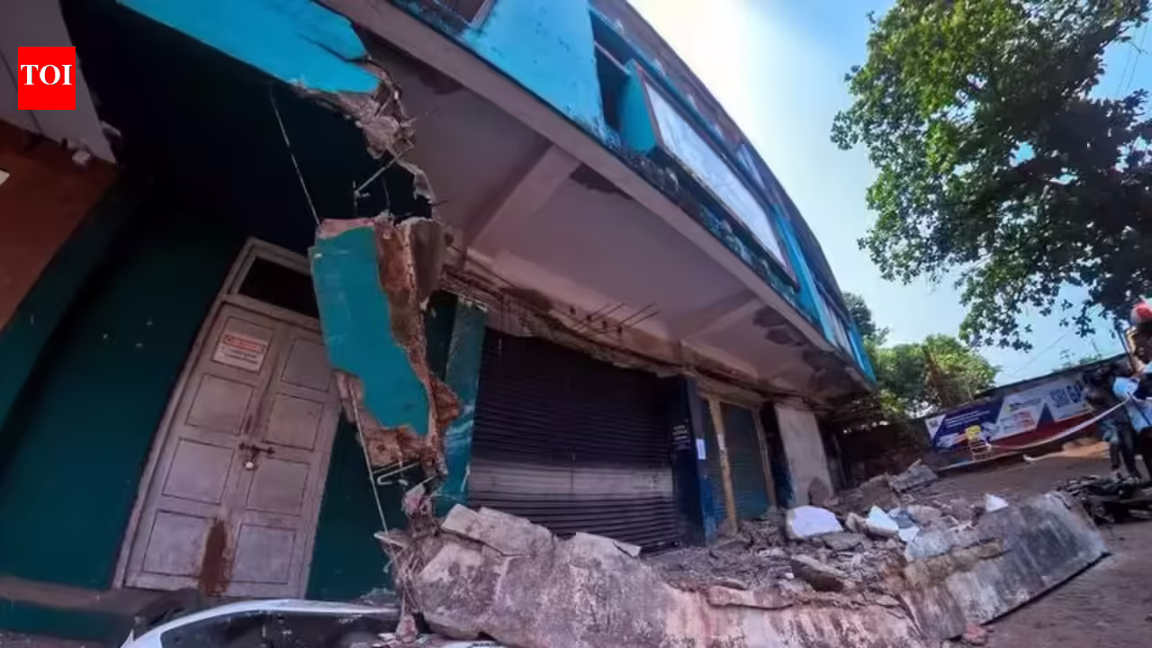 Building collapse: Kozhikode Corporation sets aside internal report, seeks NIT-C safety audit - 1