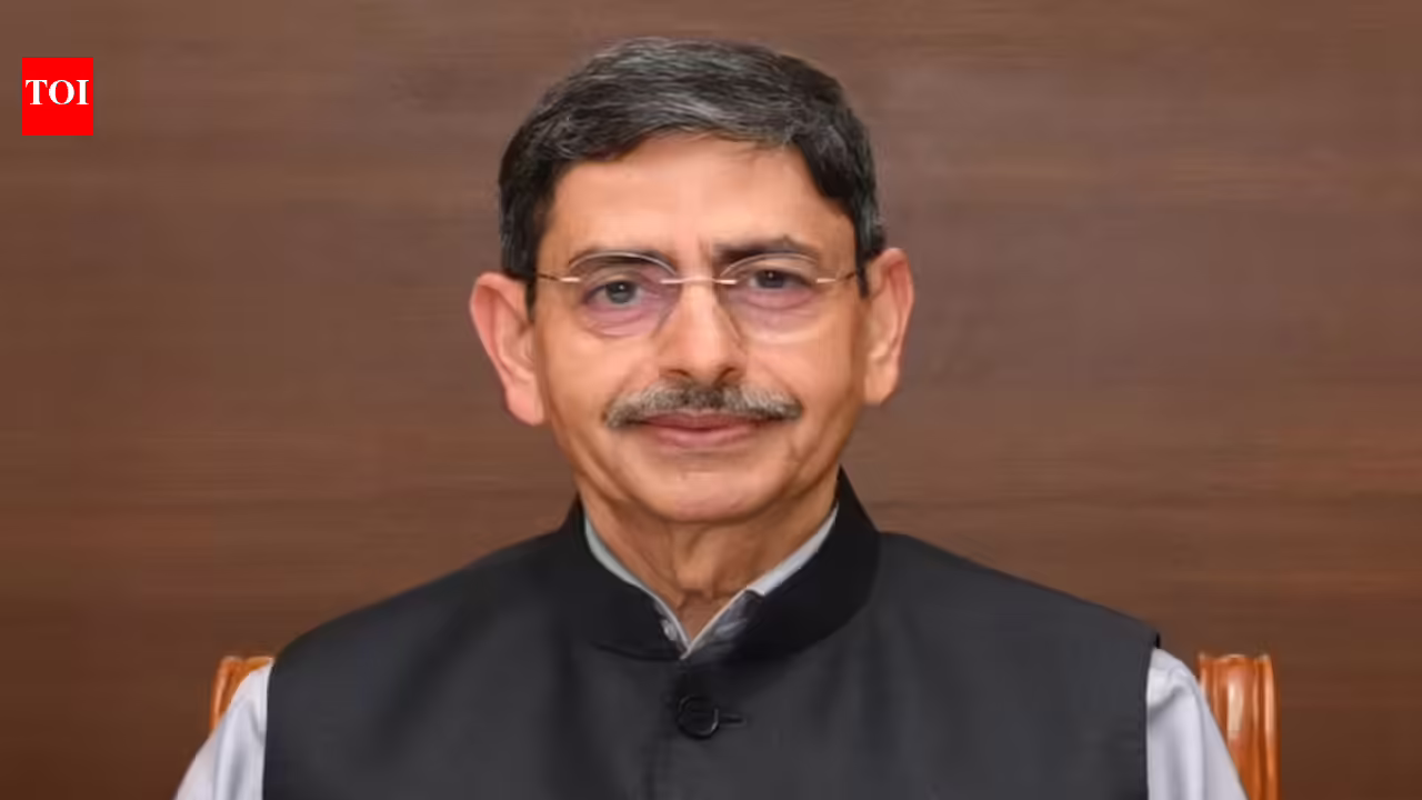 Governor Ravi bids farewell to Tamil Nadu; State Cabinet stays away - 3