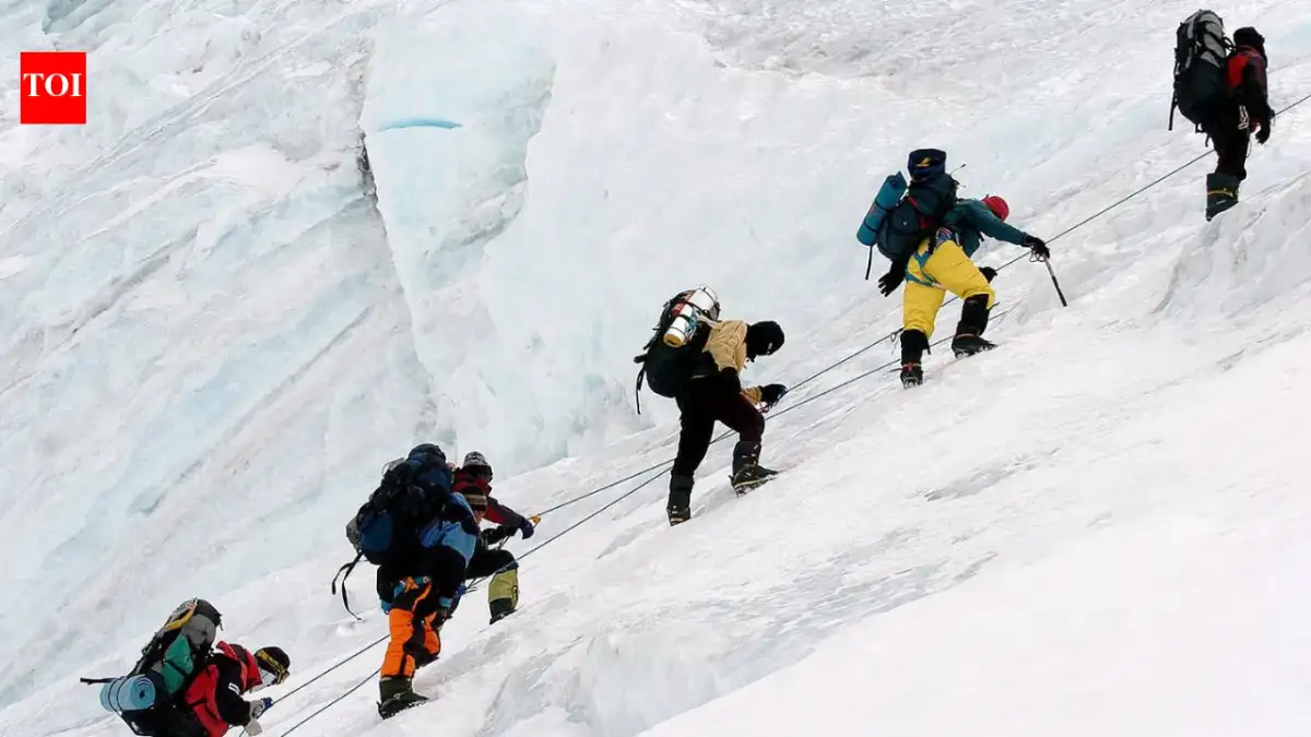 Whoa, This Was Unexpected: Mount Everest Guides Accused of Poisoning Climbers for Profit - 2