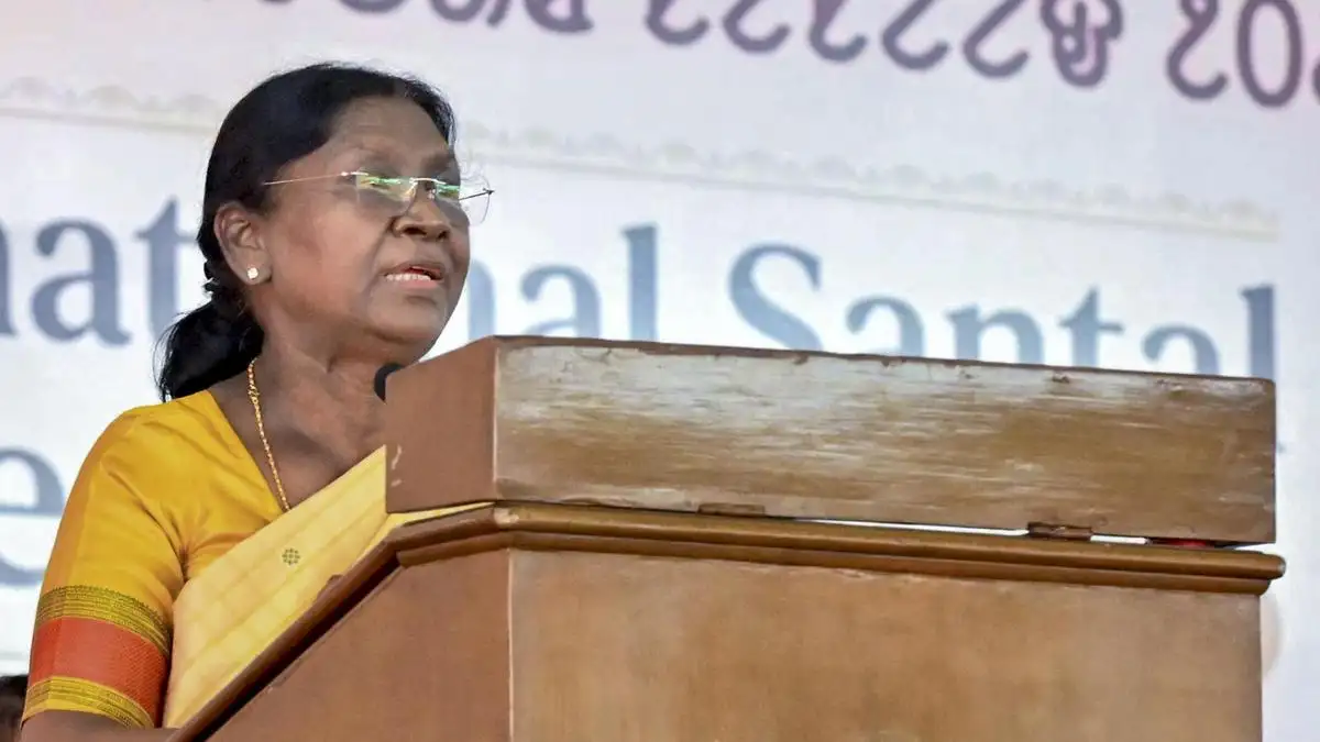 Leaders Across Parties React to ‘Protocol Lapses’ During President Murmu’s West Bengal Visit - 4