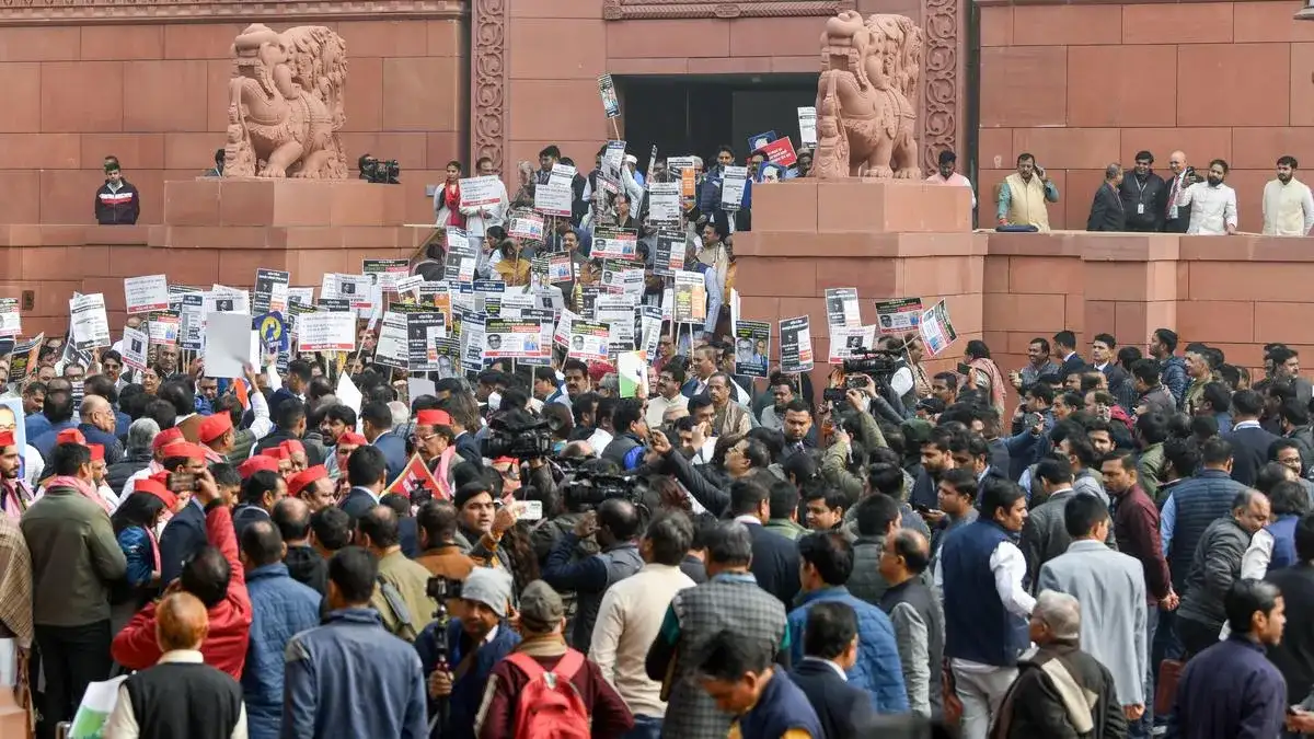 Oil prices plummet and stocks surge after Trump suspends attacks on Iran - 1