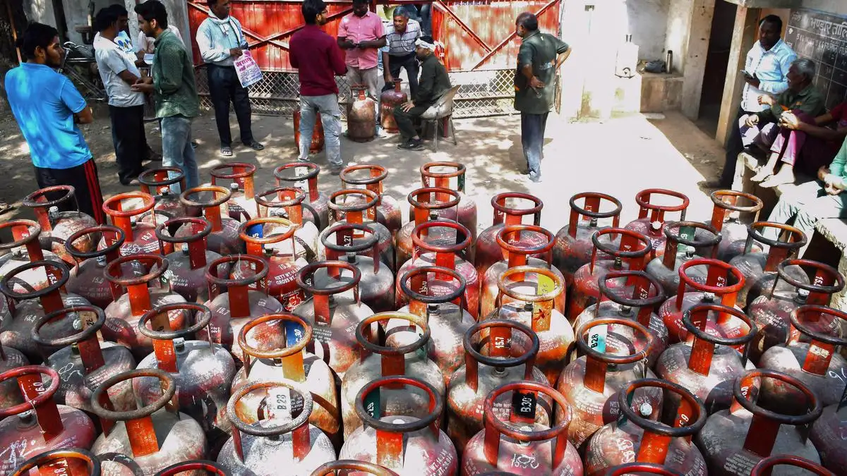 86% of LPG supply in Telangana used domestically; problems in commercial supply come to our notice: Uttam - 2