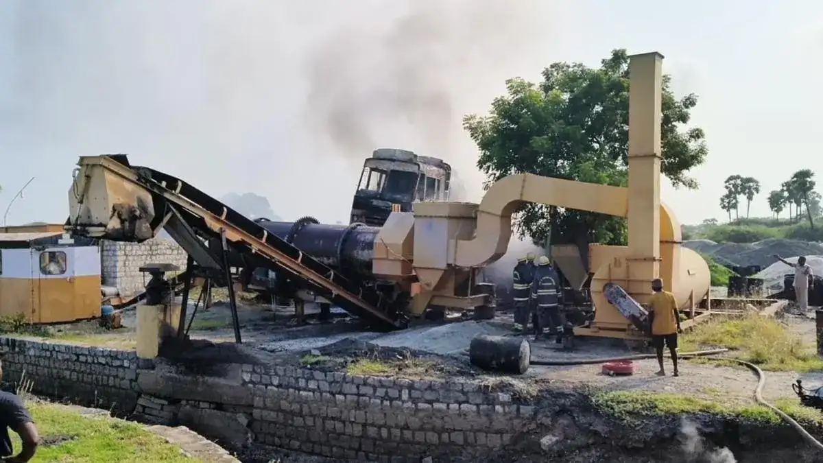 Truck goes up in flames near Arakkonam, driver unhurt - 1