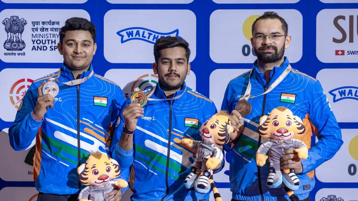 Aishwary claims 50m rifle 3P gold - 1