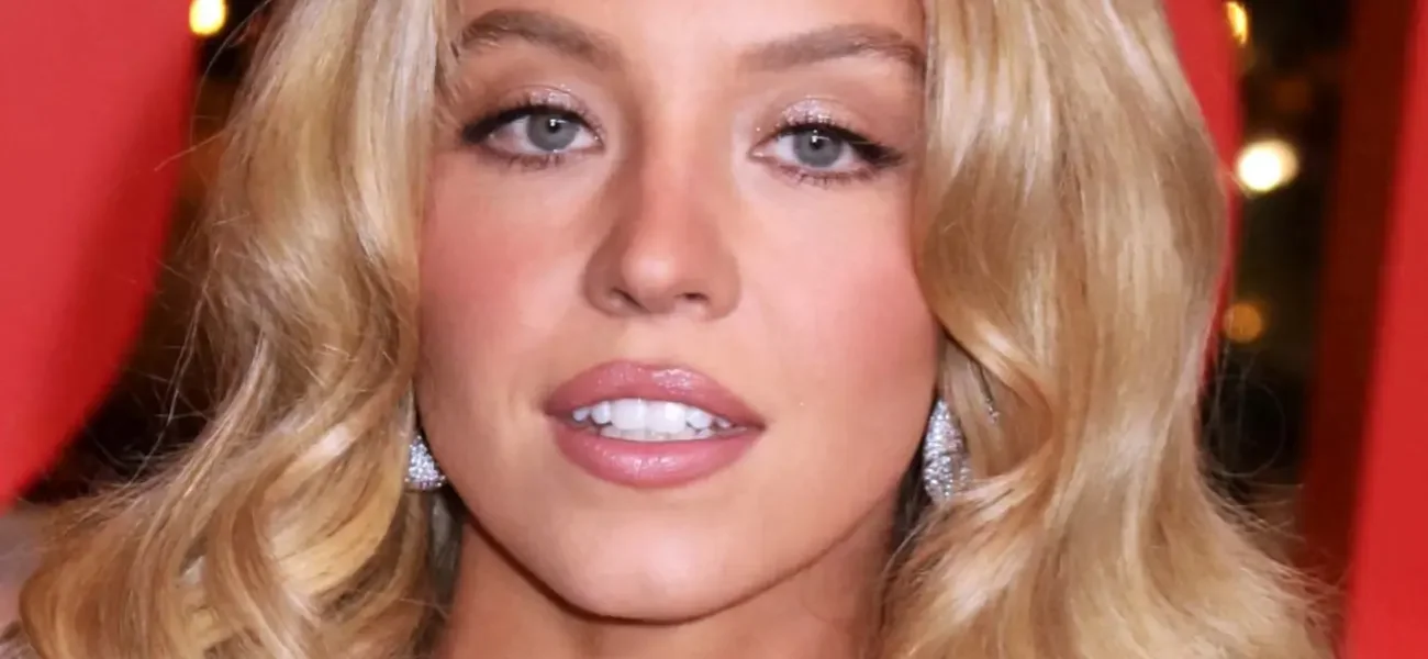 Sydney Sweeney shows off her VERY ample chest in racy webcam snap as she plugs her SYRN lingerie brand - 4