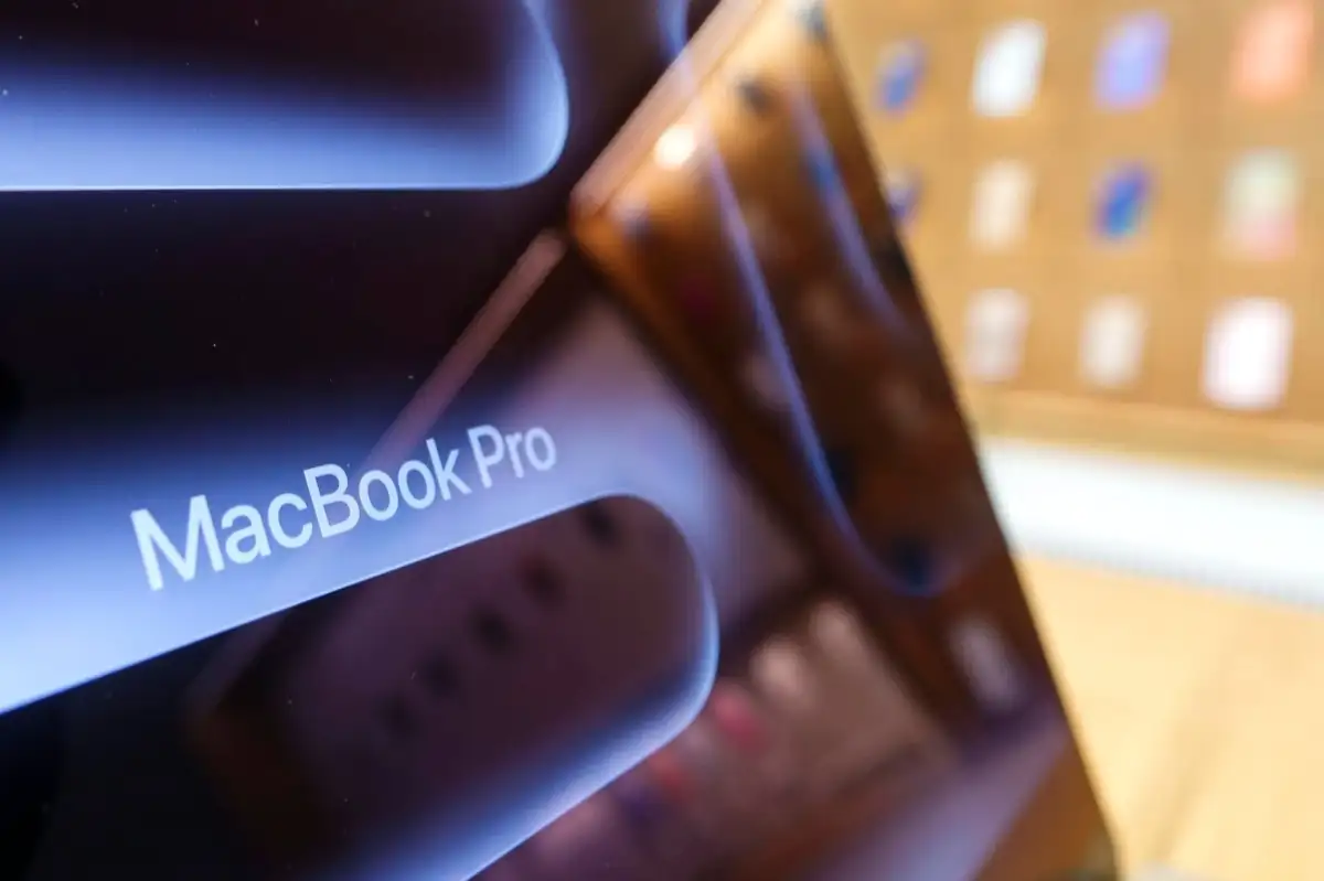 Apple Loop: iPhone 18 Details Leak, Fifty Years Of Success , Critical iOS Update - 2