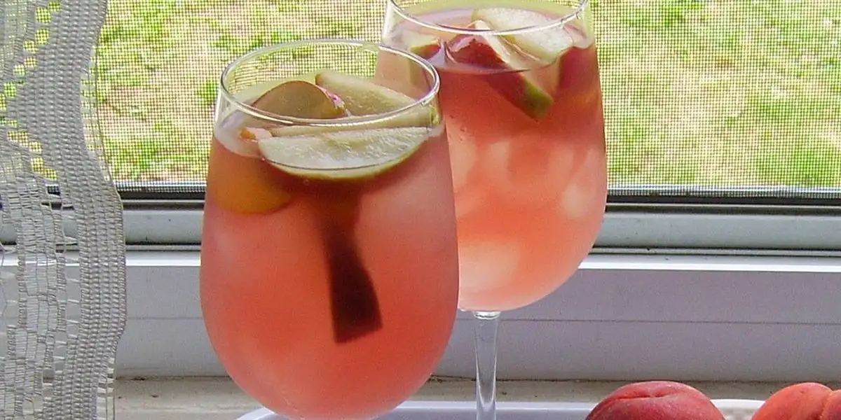 Virgin White Sangria With Peaches and Cherries - 4