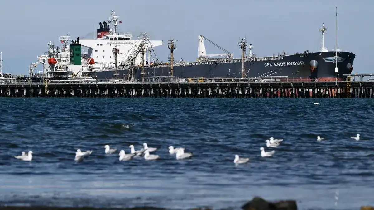 Penny Wong issues urgent warning to Israel as devastating Lebanon attacks trigger new oil crisis fears - 3