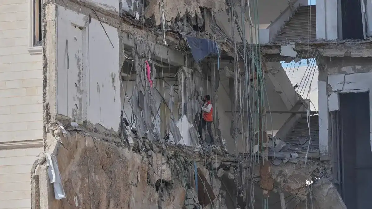 Penny Wong issues urgent warning to Israel as devastating Lebanon attacks trigger new oil crisis fears - 1