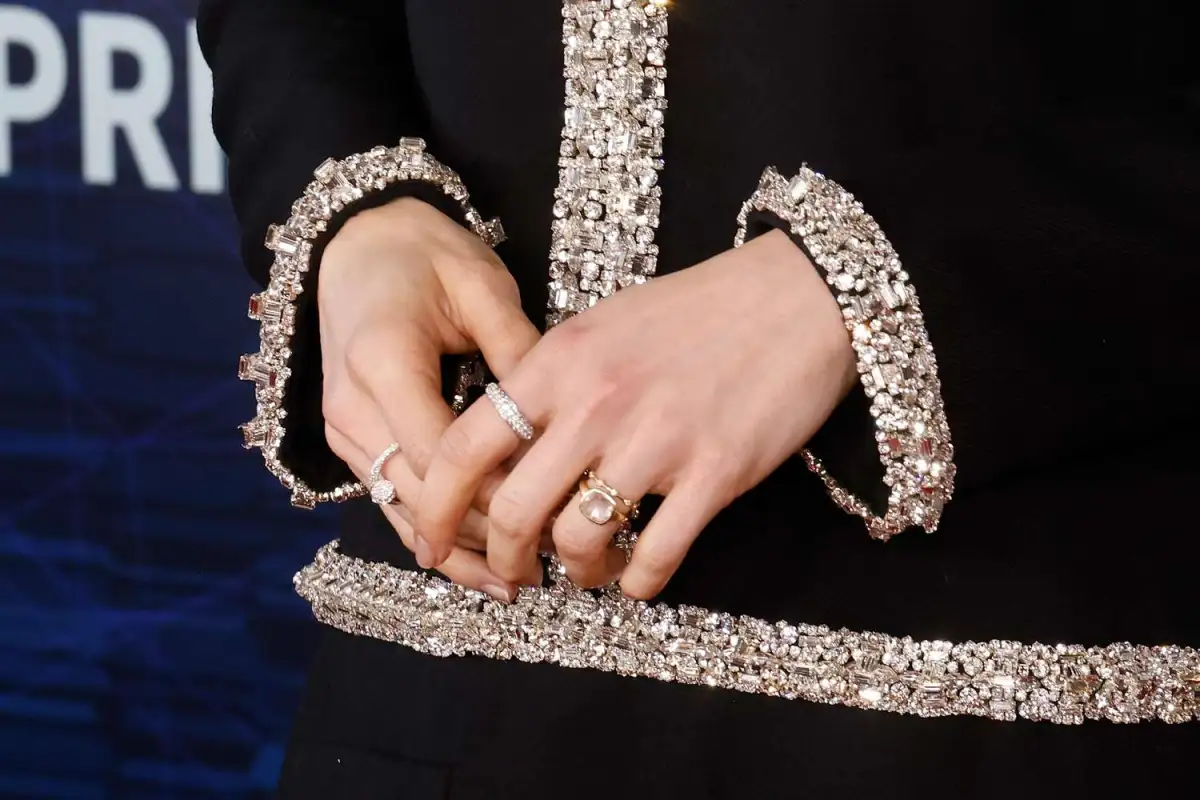 Lily Collins Gets Her Engagement Ring Back 3 Years After It Was Stolen - 2