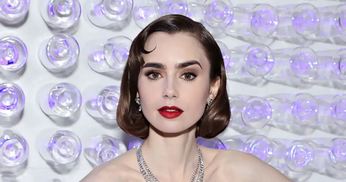 Lily Collins Gets Her Engagement Ring Back 3 Years After It Was Stolen - 3
