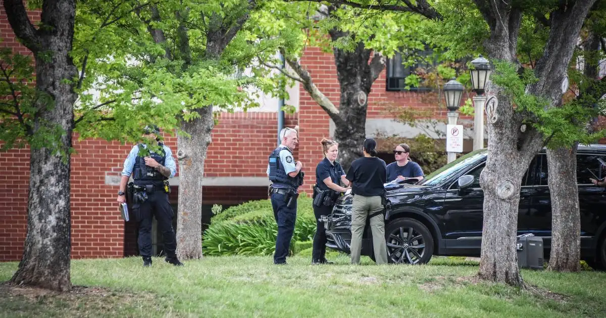 Bomb squad rush to Hyatt Hotel Canberra after items hurled through windows - 1