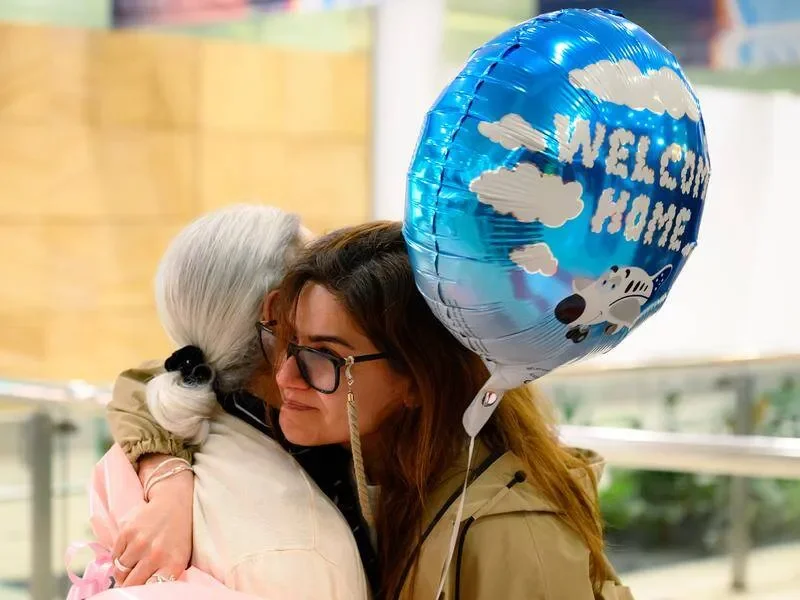 Aussies arrive home from Middle East - 2