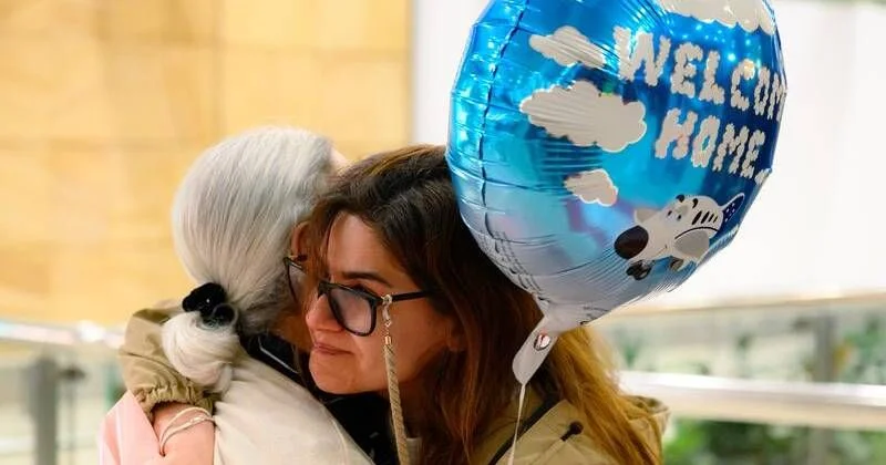 Aussies arrive home from Middle East - 3