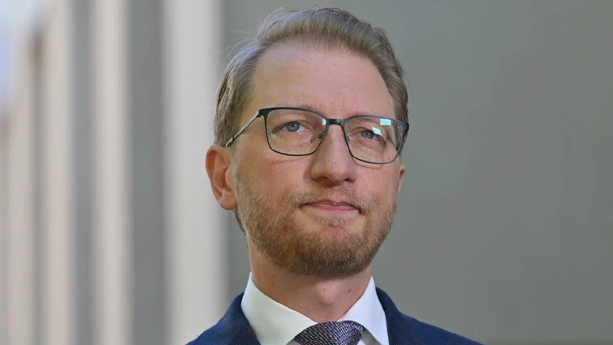 Live: Liberals count down to pivotal leadership meeting - 4