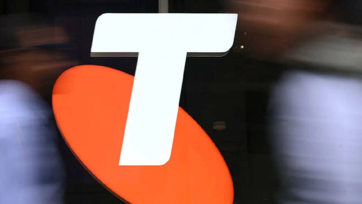 Telstra posts billion-dollar profit as job cuts deepen - 3