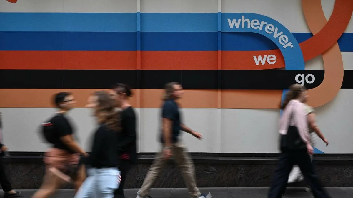 Telstra posts billion-dollar profit as job cuts deepen - 2