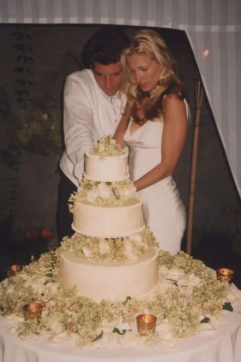 How John F. Kennedy Jr. & Carolyn Bessette Pulled Off a Secret Wedding - 3