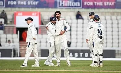 Essex v Somerset, Surrey v Leicestershire, and more: county cricket, day two – live - 3